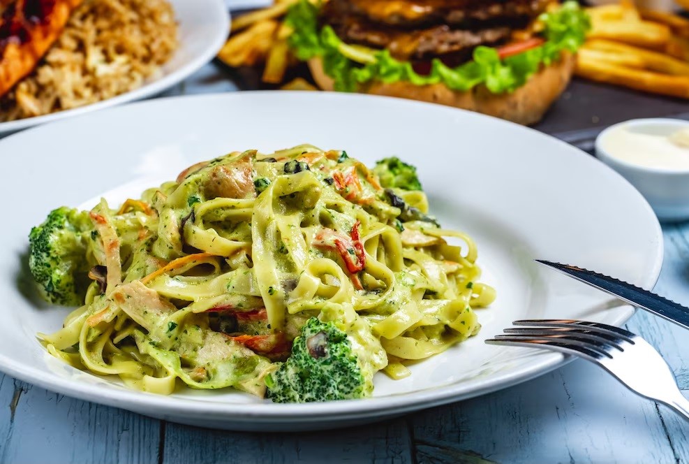 Spinach & Pea Carbonara makes for an awesome weekend dinner