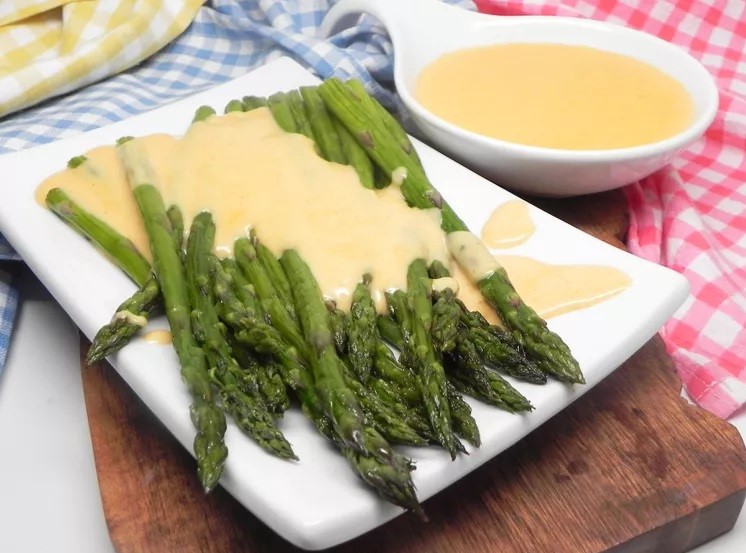 Roasted Asparagus with Smoky Gouda Cheese Sauce