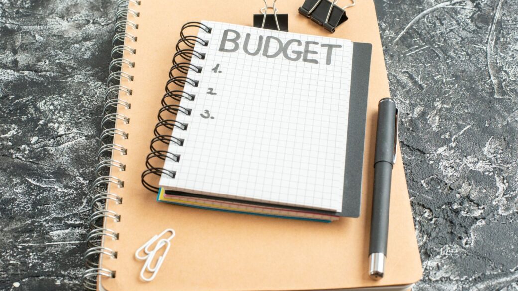 How To Create A Monthly Budget That Actually Works