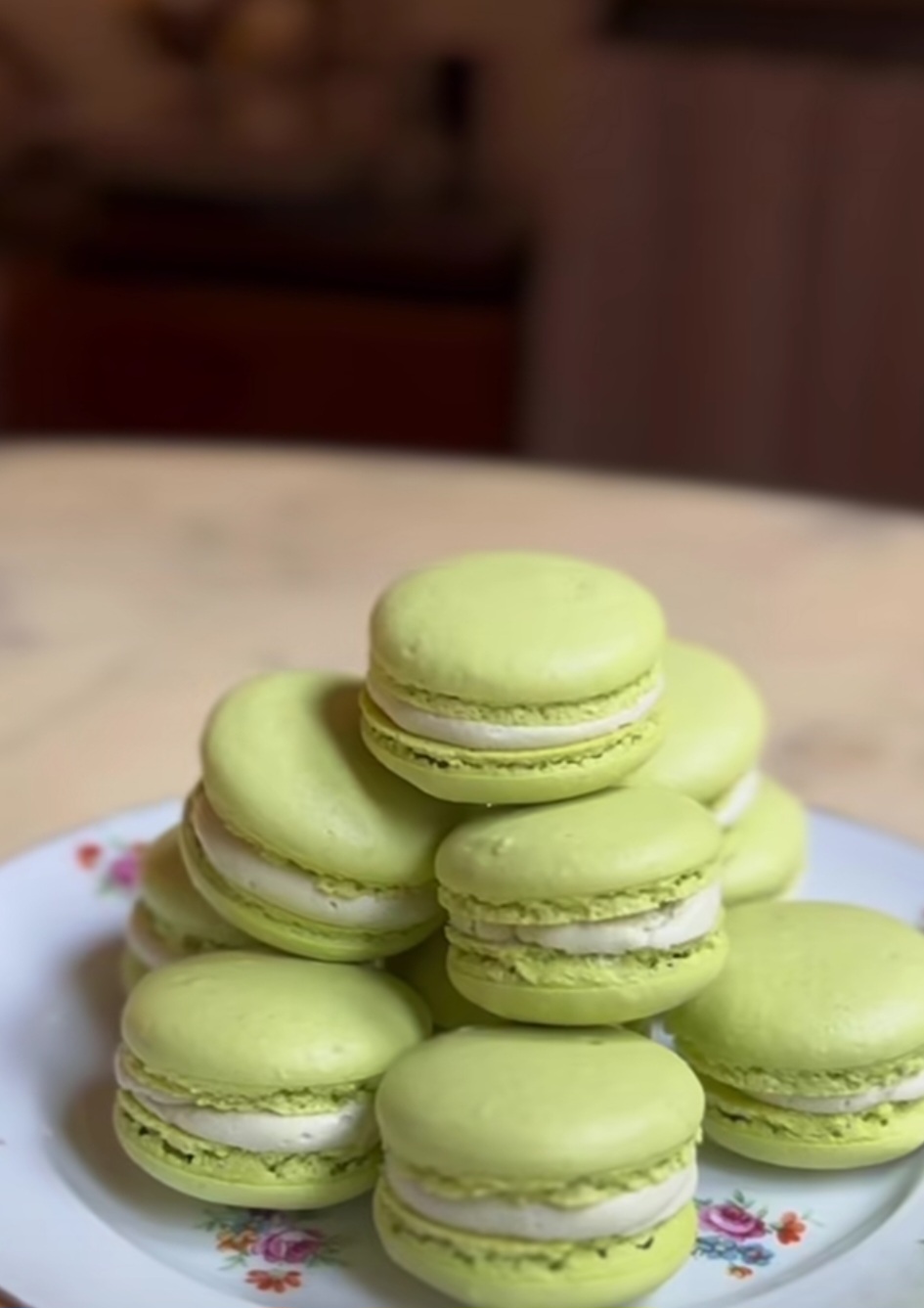 Pistachio Macarons 1